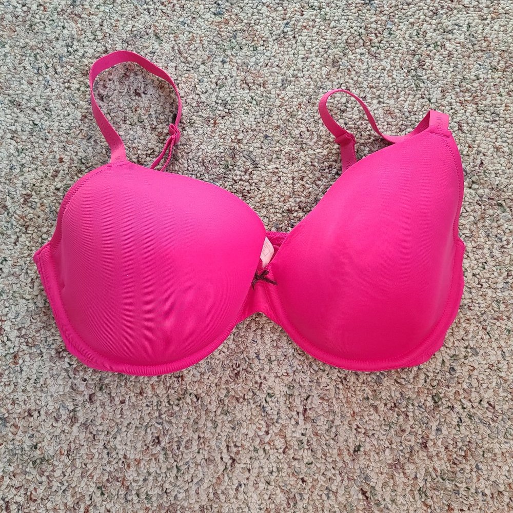 Cacique bra by lane bryant size 38DDD lightly lined tshirt bra